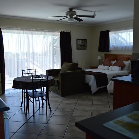 Aqua Marine Guest House Порт-Элизабет Экстерьер фото