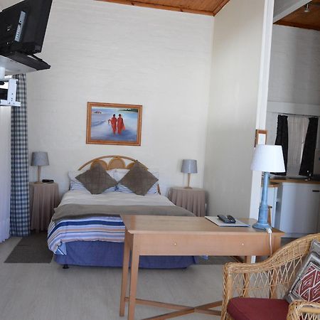 Aqua Marine Guest House Порт-Элизабет Экстерьер фото