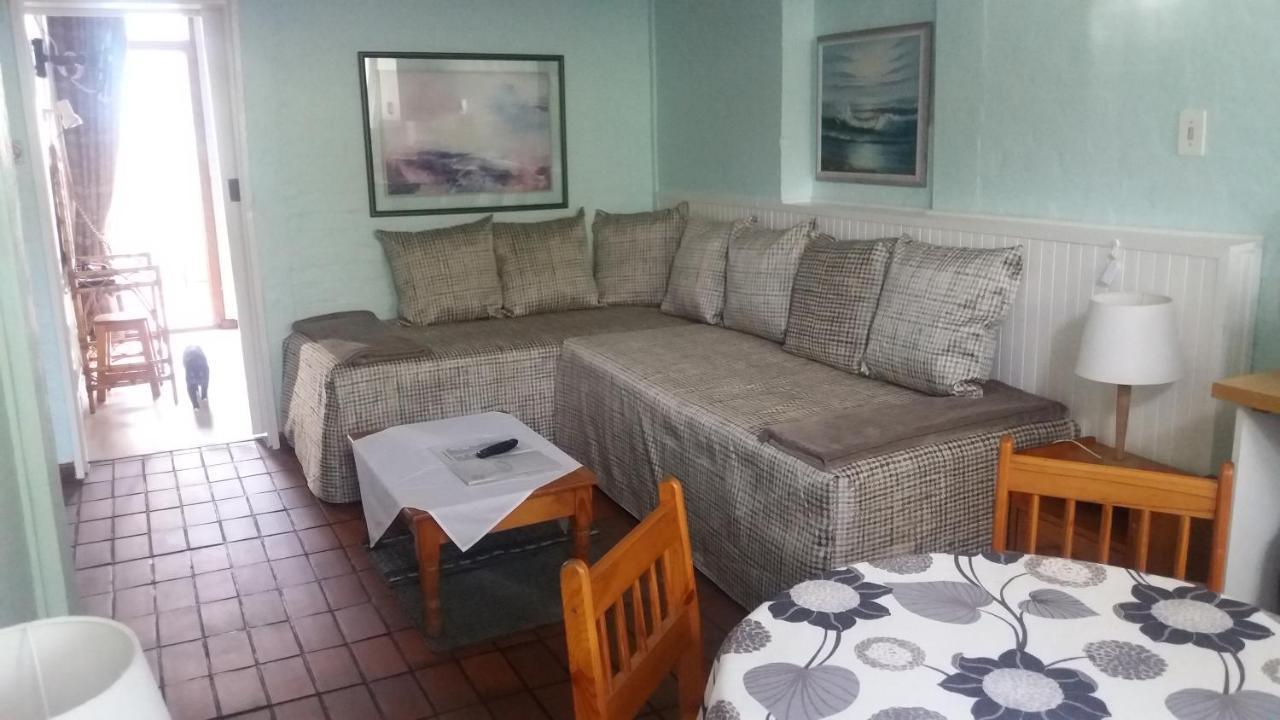 Aqua Marine Guest House Порт-Элизабет Экстерьер фото