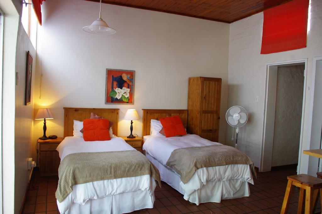 Aqua Marine Guest House Порт-Элизабет Экстерьер фото