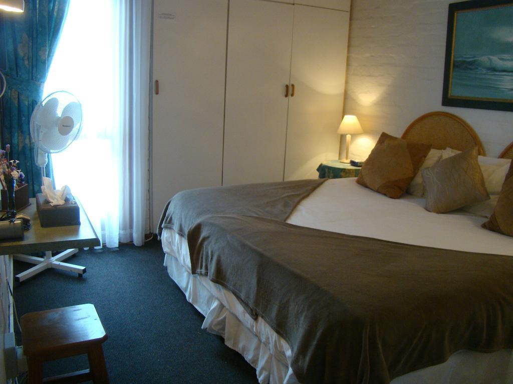 Aqua Marine Guest House Порт-Элизабет Экстерьер фото