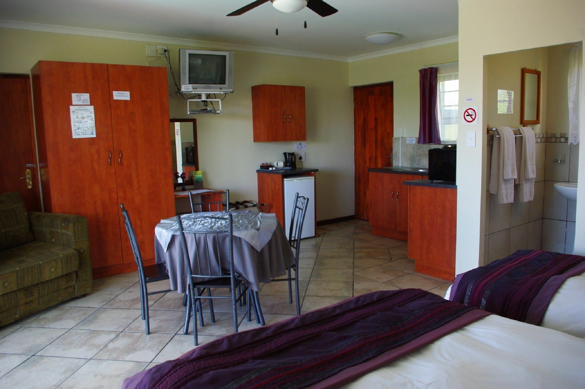 Aqua Marine Guest House Порт-Элизабет Экстерьер фото