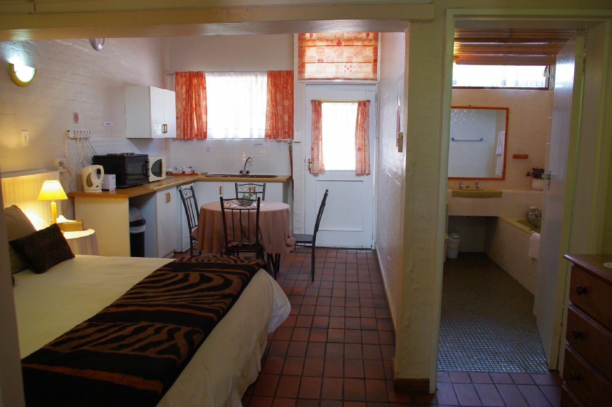Aqua Marine Guest House Порт-Элизабет Экстерьер фото